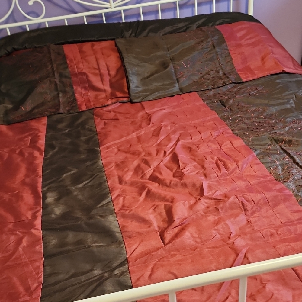 Elegant Red and Black Comforter Set